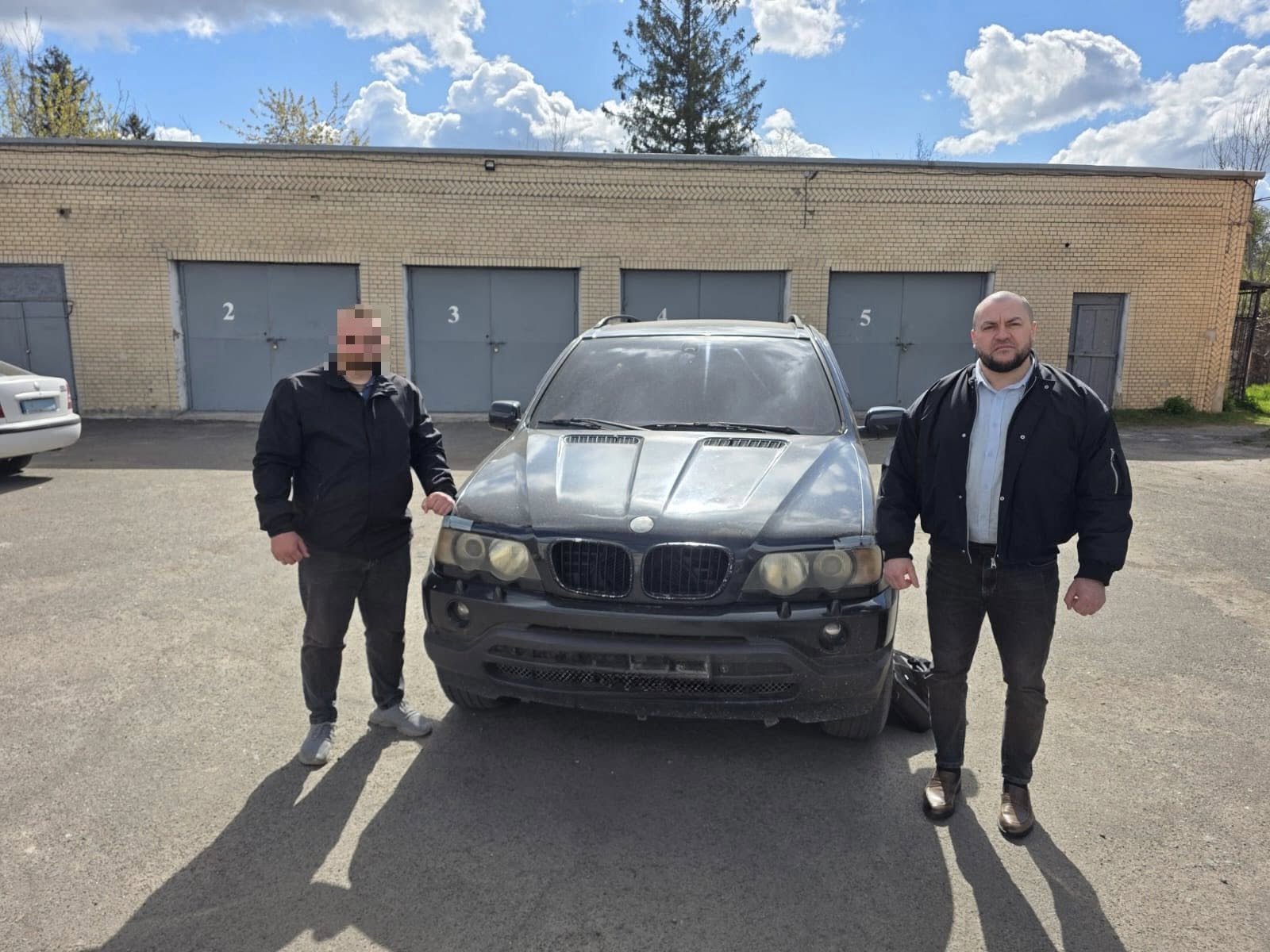 Ще один автомобіль — для потреб оборони