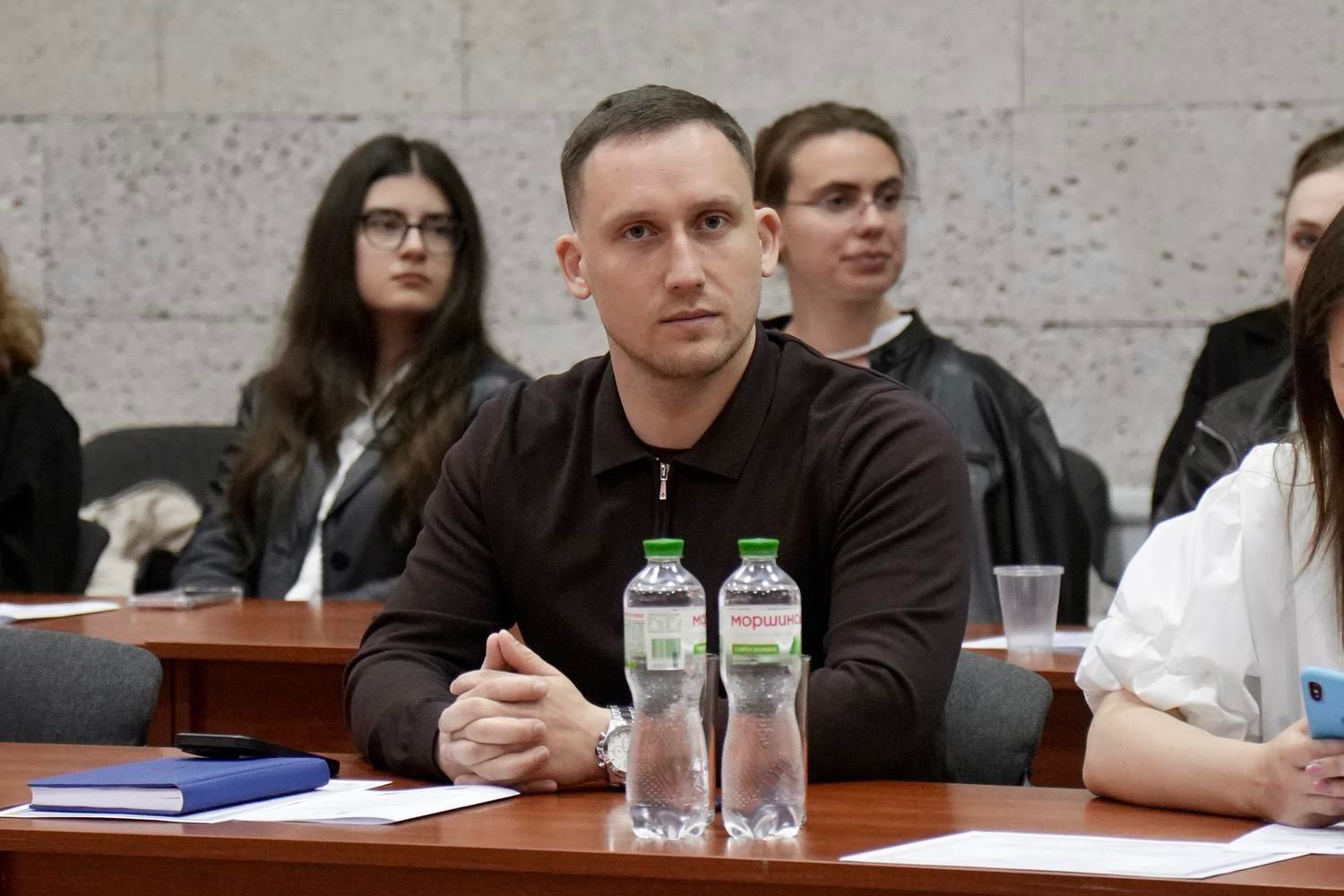 Конституційно-правові виклики воєнного часу: у Хмельницькому відбувся Всеукраїнський науково-практичний круглий стіл